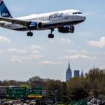 JetBlue Airways Corp planes prepare to land at LaGuardia Airport in New York, Tuesday, April 18, 2017.
