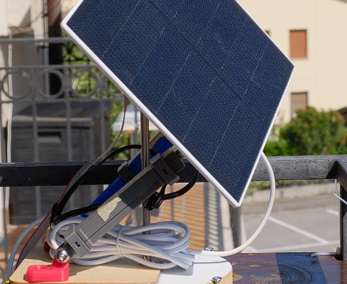 build a solar panel Sun tracker using Arduino