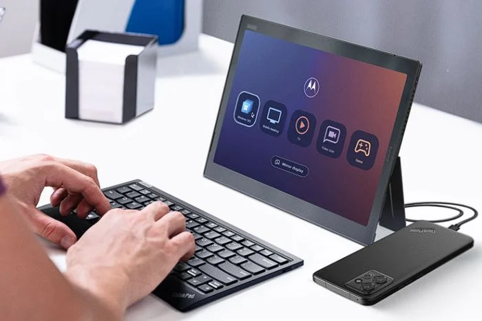 ThinkPhone Windows 365 integration lets you work from anywhere