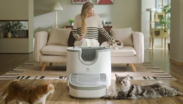 Furoomate self-cleaning cat litter box