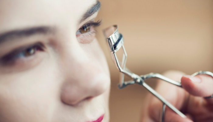The Complete Guide to Eyelash Cleansing Products