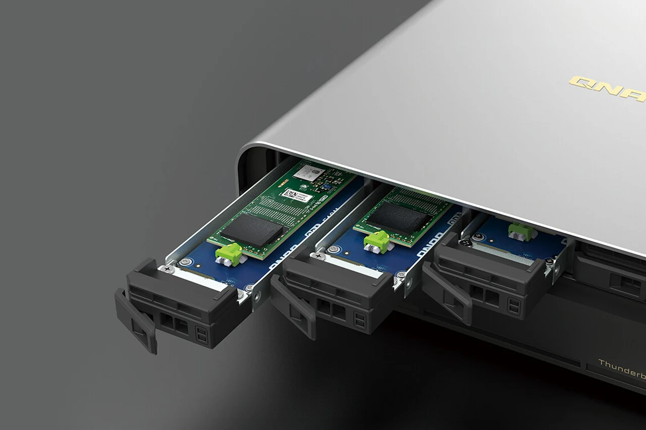 QNAP TBS-h574TX storage drive bays
