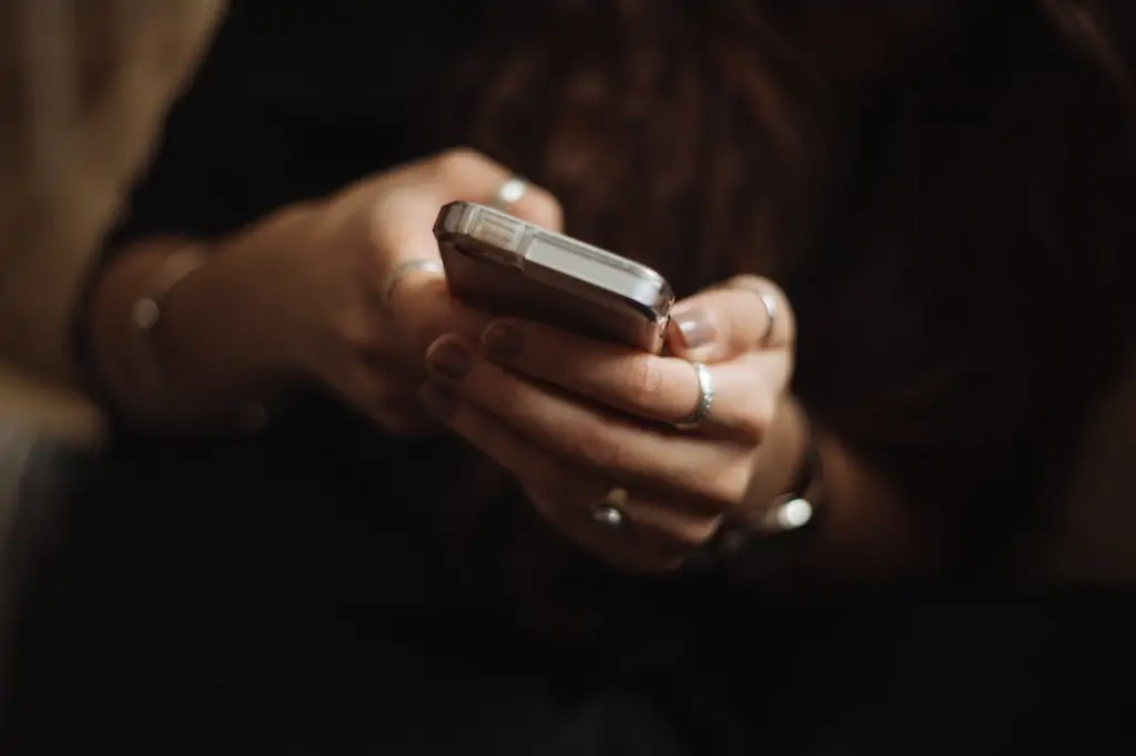 Bridging the Distance: Effective Communication Strategies for Long-Distance Couples