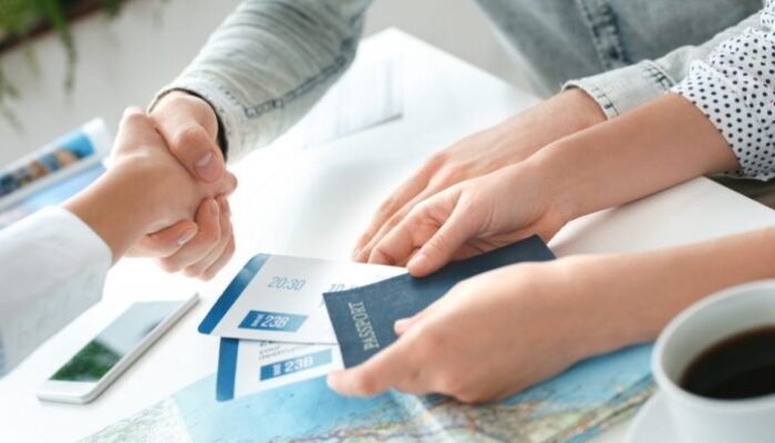 Booking Your Vacation: Travel Agent vs. DIY
