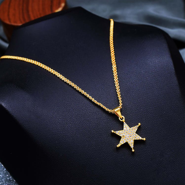 Understanding The Symbolism Of Chains In Jewelry